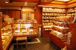 Izumiya in Asakusa 浅草の和泉屋