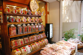 Izumiya in Asakusa 浅草の和泉屋